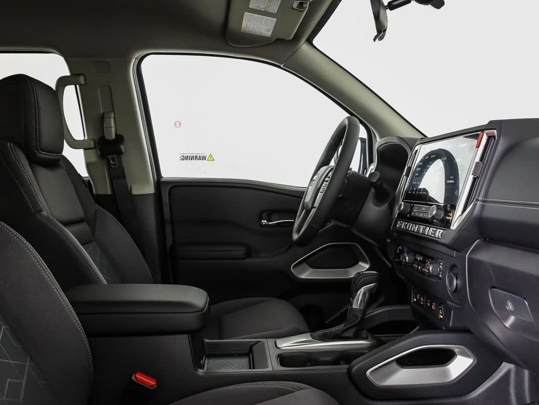 Nissan Frontier SV Crew Cab 4x4 2025 — side view
