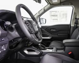 Nissan Frontier SV Crew Cab 4x4 2025 — side view