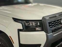 Nissan Frontier SV Crew Cab 4x4 2026 — side view