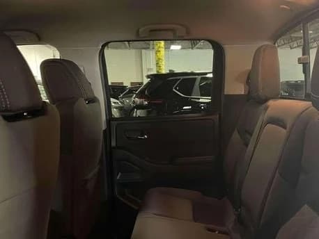 Nissan Frontier SV Crew Cab 4x4 2026 — side view