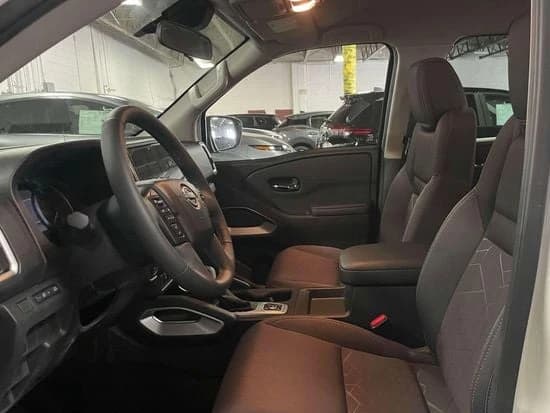 Nissan Frontier SV Crew Cab 4x4 2026 — side view