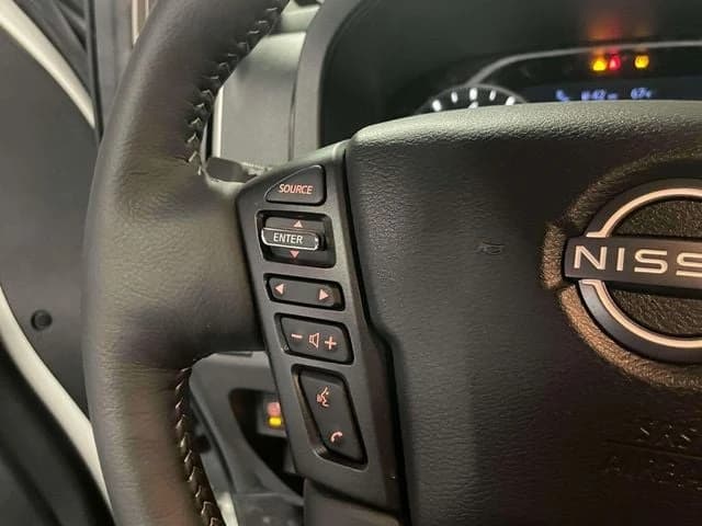 Nissan Frontier SV Crew Cab 4x4 2026 — side view