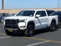 Nissan Frontier PRO-4X Crew Cab 4x4 Long Bed 2026 — side view
