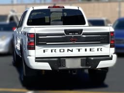 Nissan Frontier PRO-4X Crew Cab 4x4 Long Bed 2026 — side view