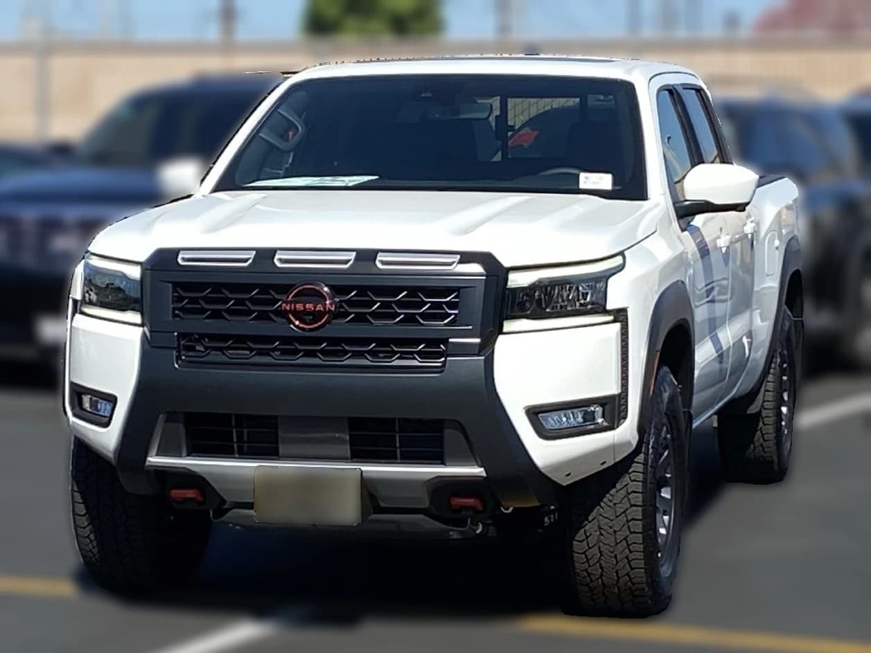 Nissan Frontier PRO-4X Crew Cab 4x4 Long Bed 2026 — side view