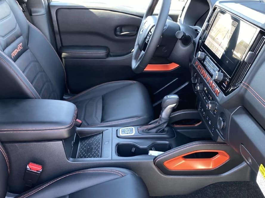 Nissan Frontier PRO-4X Crew Cab 4x4 Long Bed 2026 — side view