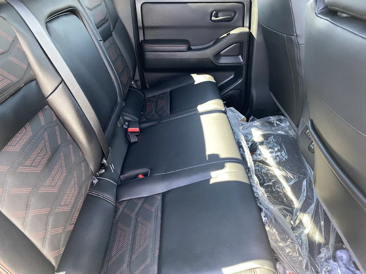 Nissan Frontier PRO-4X Crew Cab 4x4 Long Bed 2026 — side view