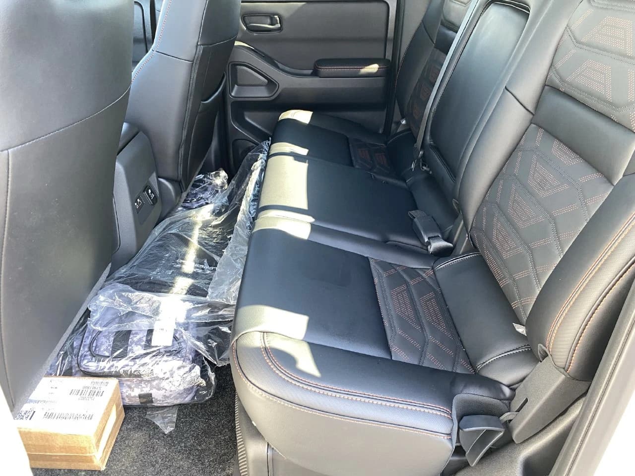 Nissan Frontier PRO-4X Crew Cab 4x4 Long Bed 2026 — side view