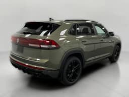 Volkswagen Atlas Cross Sport 2.0T SEL R-Line Black 4MOTION 2026 — side view
