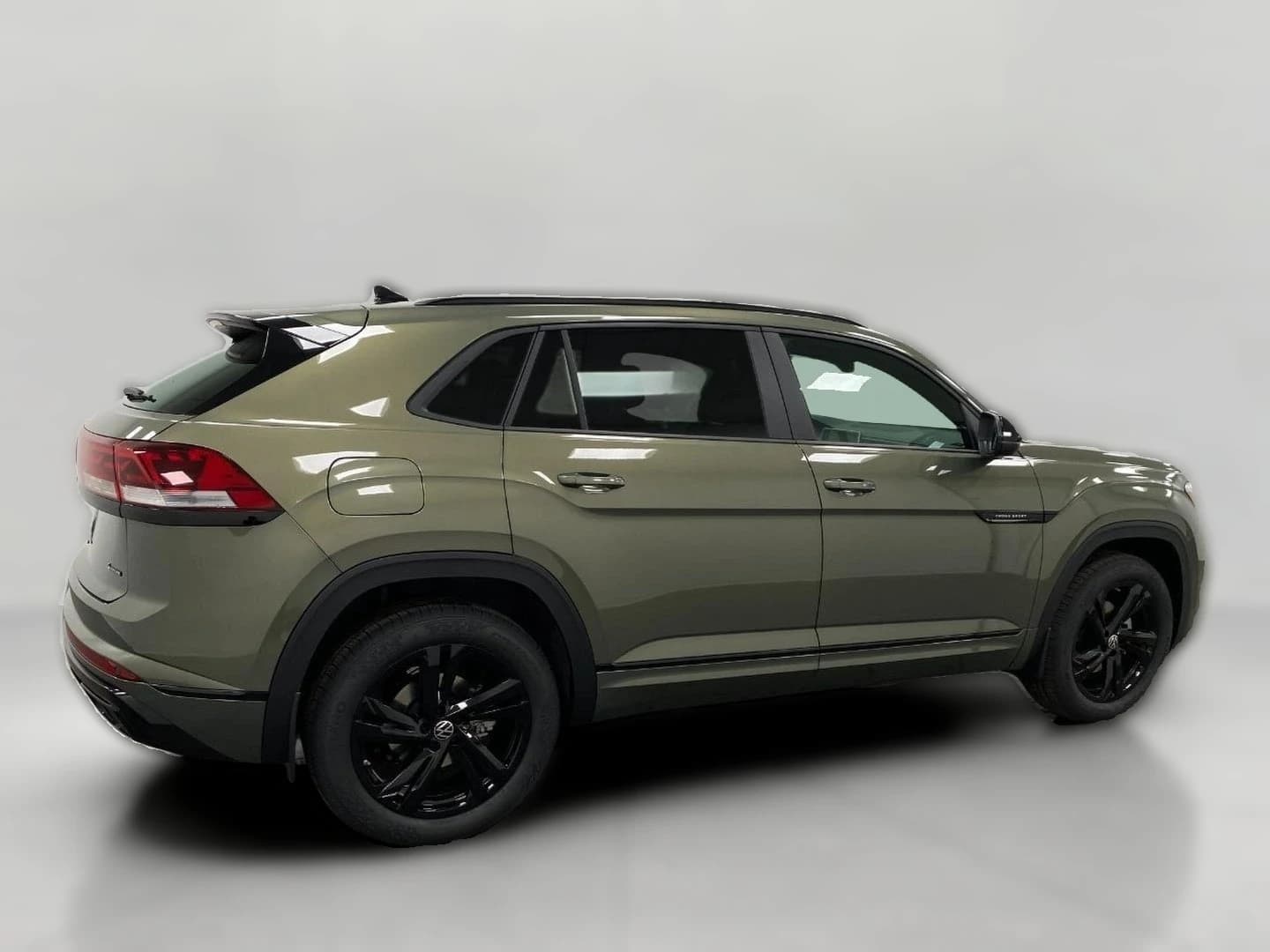 Volkswagen Atlas Cross Sport 2.0T SEL R-Line Black 4MOTION 2026 — side view