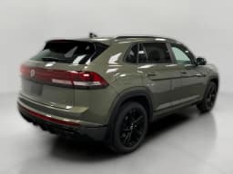 Volkswagen Atlas Cross Sport 2.0T SEL R-Line Black 4MOTION 2026 — side view