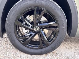 Volkswagen Atlas Cross Sport 2.0T SEL R-Line Black 4MOTION 2026 — side view