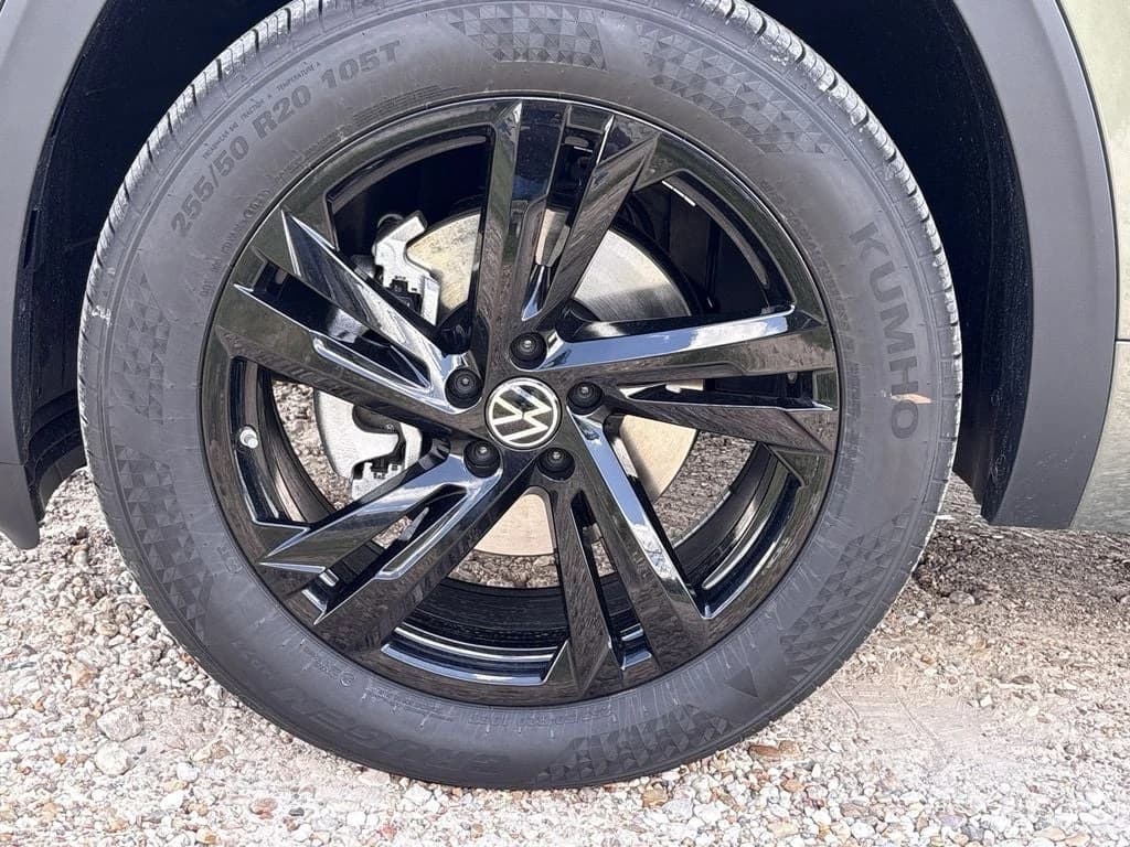 Volkswagen Atlas Cross Sport 2.0T SEL R-Line Black 4MOTION 2026 — side view