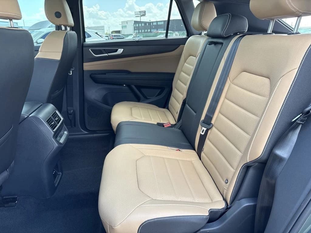 Volkswagen Atlas Cross Sport 2.0T SEL R-Line Black 4MOTION 2026 — side view