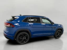 Volkswagen Atlas Cross Sport 2.0T SEL R-Line Black 4MOTION 2026 — side view