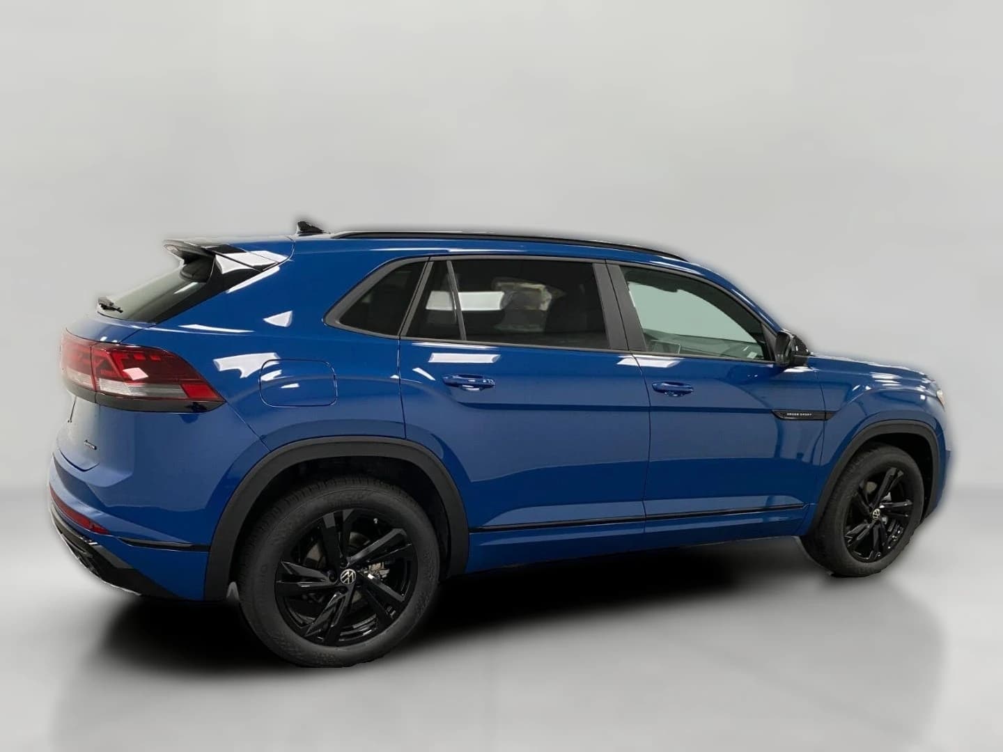Volkswagen Atlas Cross Sport 2.0T SEL R-Line Black 4MOTION 2026 — side view