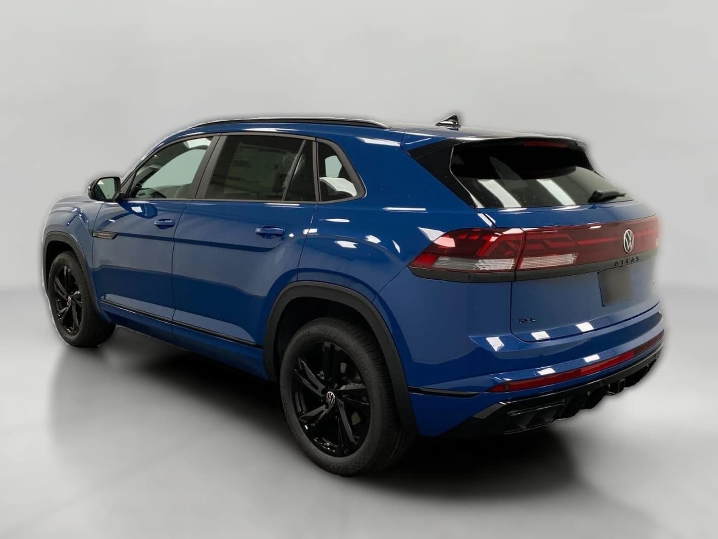 Volkswagen Atlas Cross Sport 2.0T SEL R-Line Black 4MOTION 2026 — side view