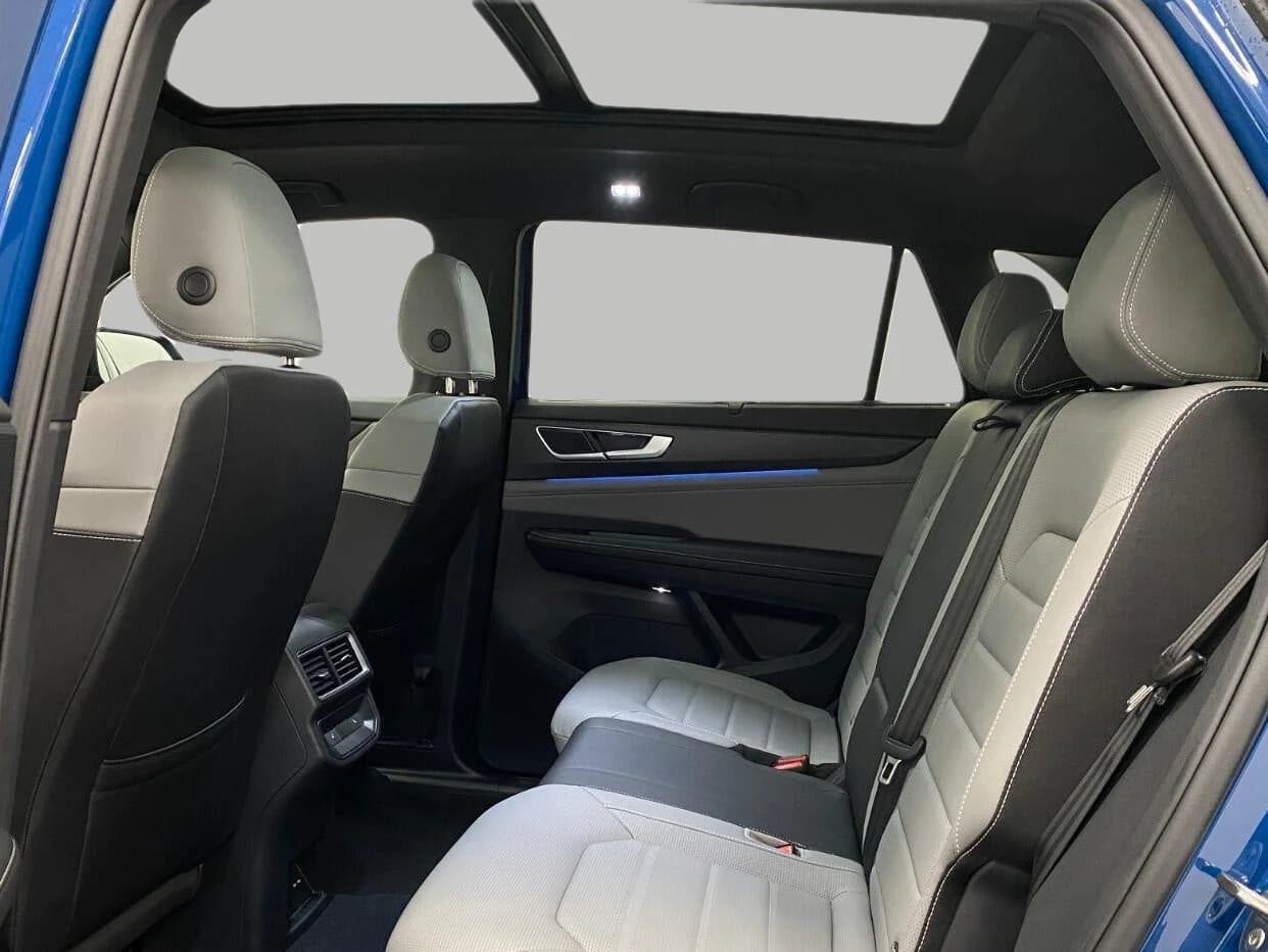Volkswagen Atlas Cross Sport 2.0T SEL R-Line Black 4MOTION 2026 — side view