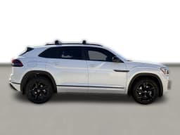 Volkswagen Atlas Cross Sport 2.0T SEL R-Line Black 4MOTION 2026 — side view