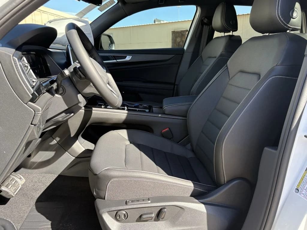 Volkswagen Atlas Cross Sport 2.0T SEL R-Line Black 4MOTION 2026 — side view