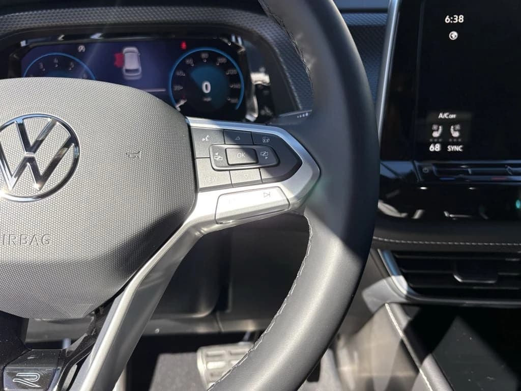 Volkswagen Atlas Cross Sport 2.0T SEL R-Line Black 4MOTION 2026 — side view