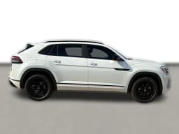 Volkswagen Atlas Cross Sport 2.0T SEL R-Line Black 4MOTION 2026 — side view