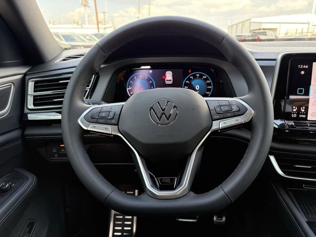 Volkswagen Atlas Cross Sport 2.0T SEL R-Line Black 4MOTION 2026 — side view