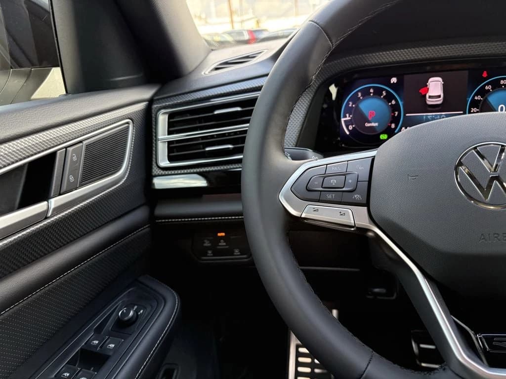 Volkswagen Atlas Cross Sport 2.0T SEL R-Line Black 4MOTION 2026 — side view