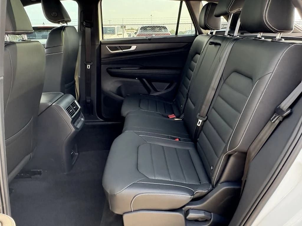 Volkswagen Atlas Cross Sport 2.0T SEL R-Line Black 4MOTION 2026 — side view
