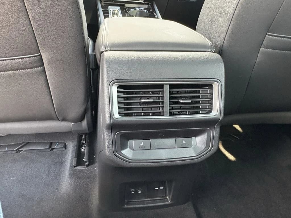 Volkswagen Atlas Cross Sport 2.0T SEL R-Line Black 4MOTION 2026 — side view
