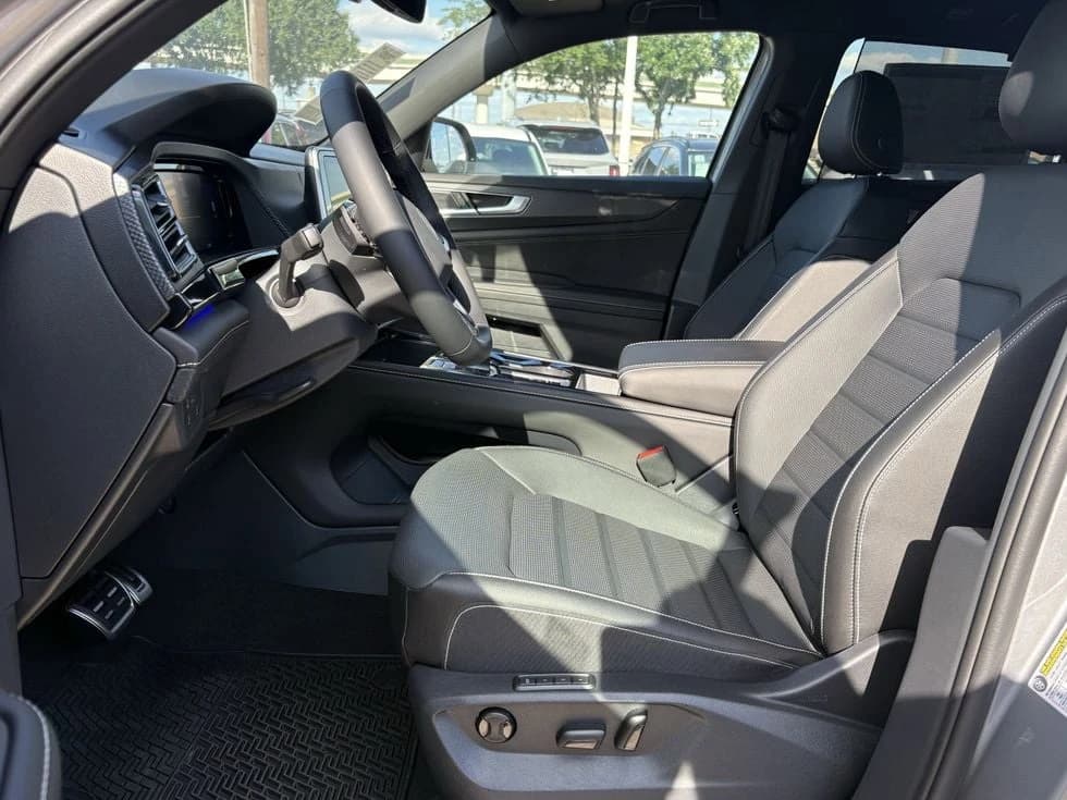 Volkswagen Atlas Cross Sport 2.0T SEL R-Line Black 4MOTION 2026 — side view