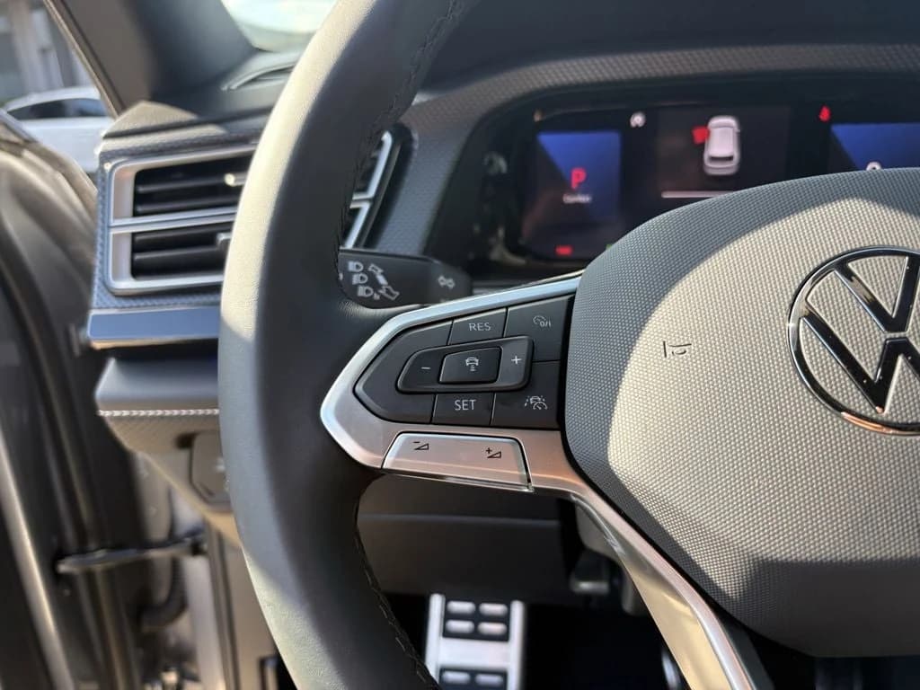 Volkswagen Atlas Cross Sport 2.0T SEL R-Line Black 4MOTION 2026 — side view