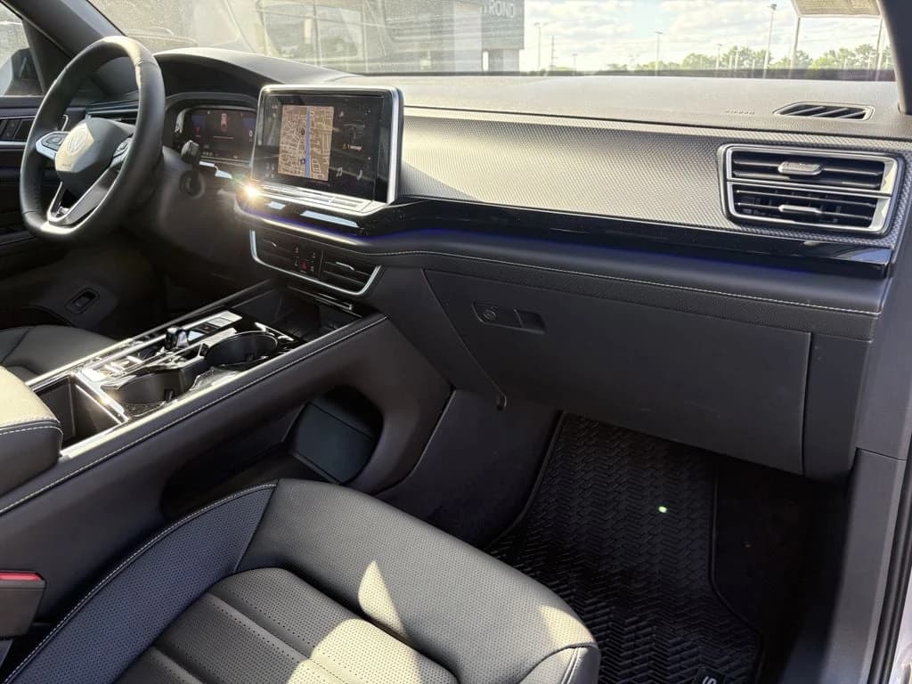 Volkswagen Atlas Cross Sport 2.0T SEL R-Line Black 4MOTION 2026 — side view