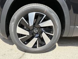Volkswagen Atlas Cross Sport 2.0T SEL 4MOTION 2026 — side view