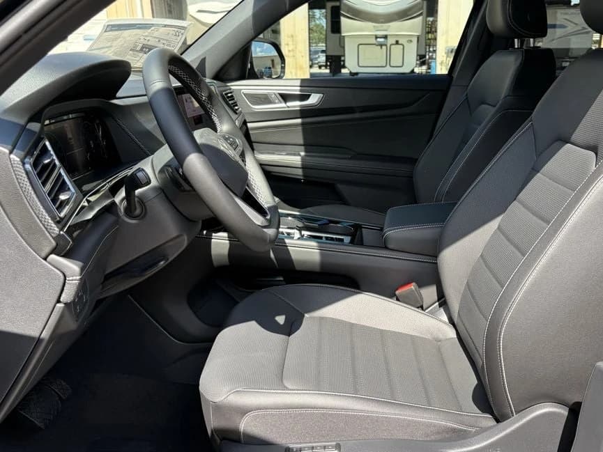 Volkswagen Atlas Cross Sport 2.0T SEL 4MOTION 2026 — side view