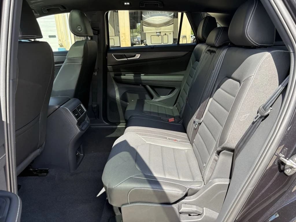 Volkswagen Atlas Cross Sport 2.0T SEL 4MOTION 2026 — side view