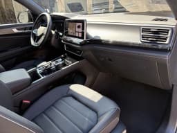 Volkswagen Atlas Cross Sport 2.0T SEL 4MOTION 2026 — side view