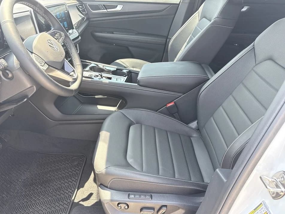Volkswagen Atlas Cross Sport 2.0T SEL 4MOTION 2026 — side view