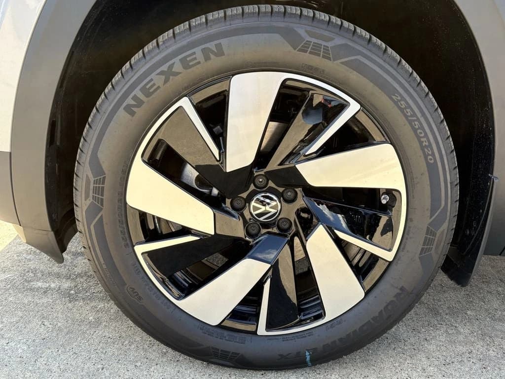 Volkswagen Atlas Cross Sport 2.0T SEL 4MOTION 2026 — side view
