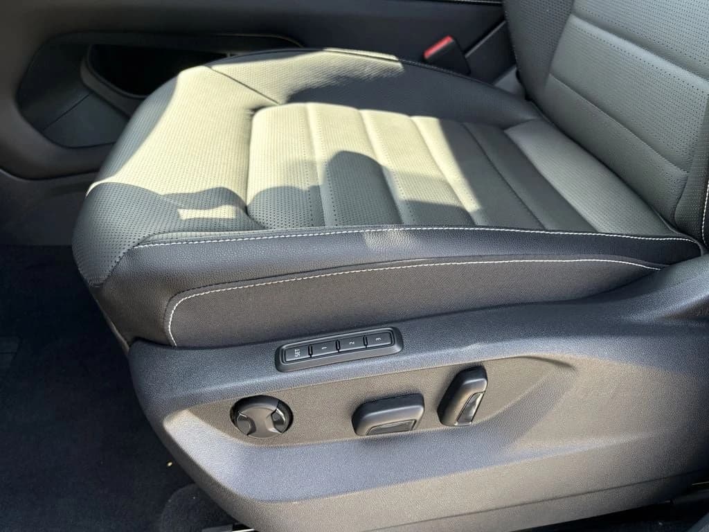 Volkswagen Atlas Cross Sport 2.0T SEL 4MOTION 2026 — side view