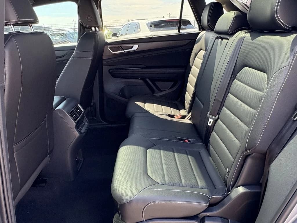Volkswagen Atlas Cross Sport 2.0T SEL 4MOTION 2026 — side view