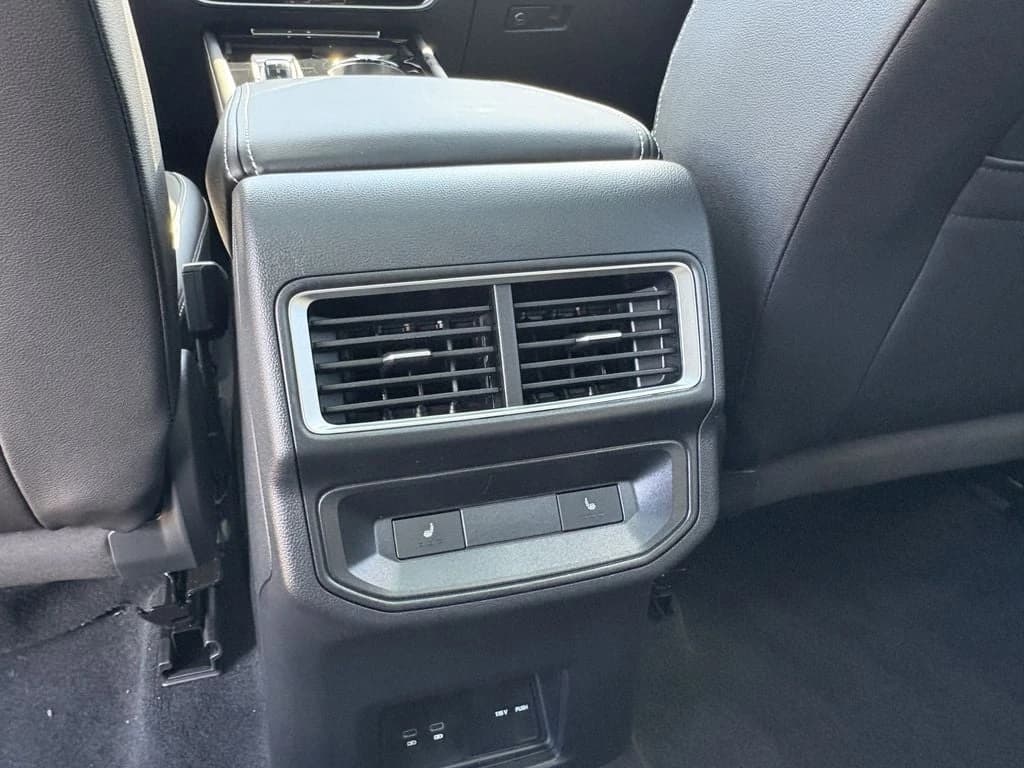 Volkswagen Atlas Cross Sport 2.0T SEL 4MOTION 2026 — side view