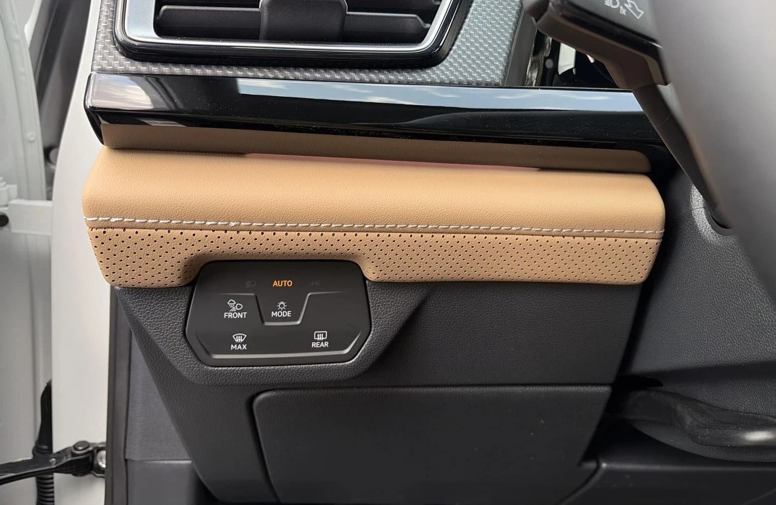 Volkswagen Atlas Cross Sport 2.0T SEL 4MOTION 2026 — side view