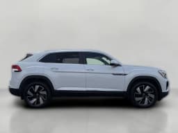 Volkswagen Atlas Cross Sport 2.0T SEL 4MOTION 2026 — side view