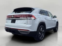 Volkswagen Atlas Cross Sport 2.0T SEL 4MOTION 2026 — side view