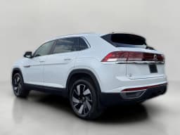 Volkswagen Atlas Cross Sport 2.0T SEL 4MOTION 2026 — side view