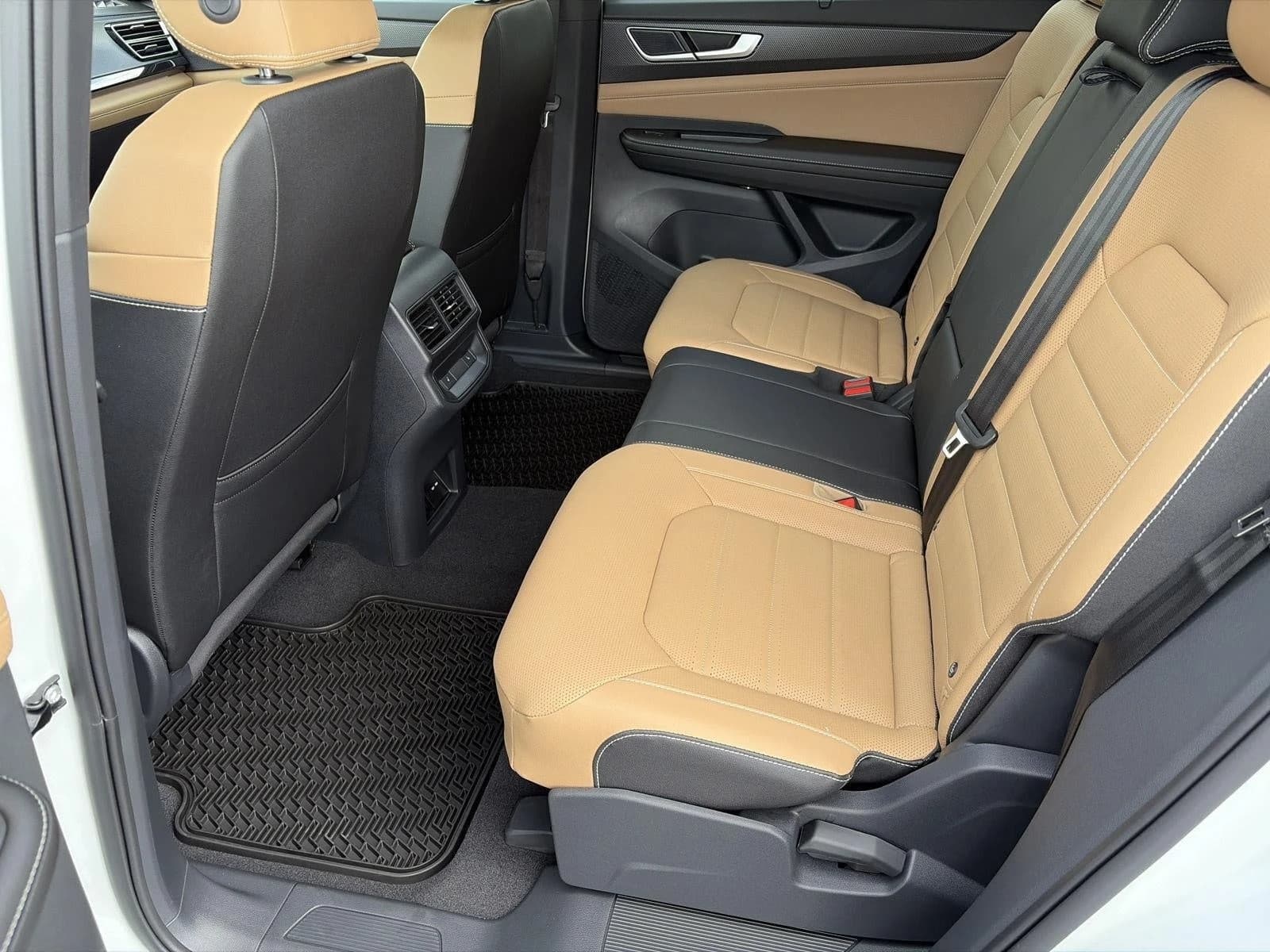 Volkswagen Atlas Cross Sport 2.0T SEL 4MOTION 2026 — side view