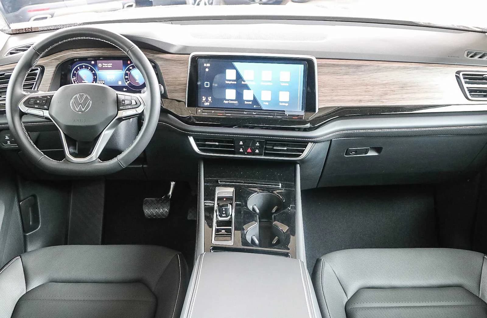 Volkswagen Atlas 2.0T SEL 4MOTION 2025 — side view