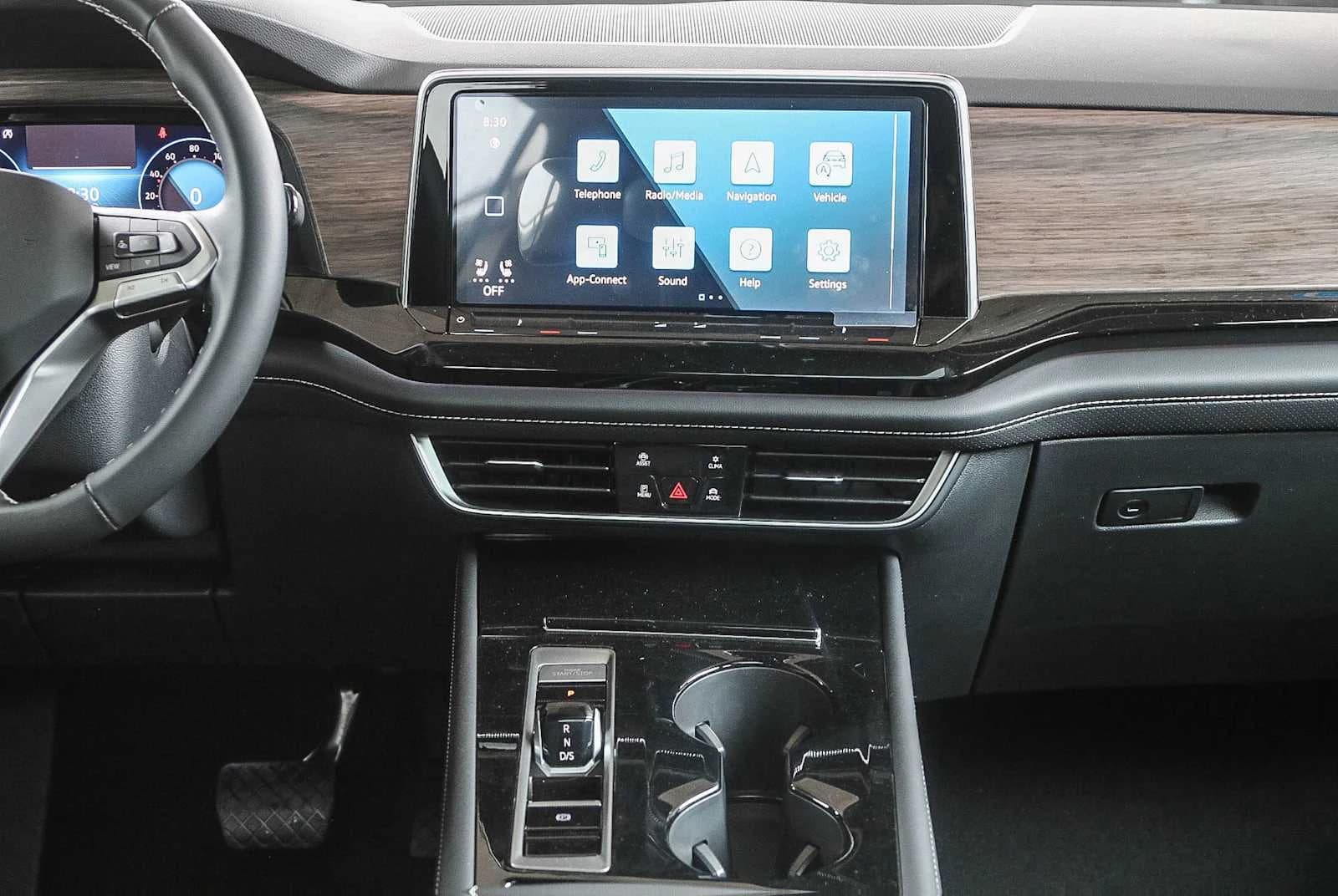 Volkswagen Atlas 2.0T SEL 4MOTION 2025 — side view