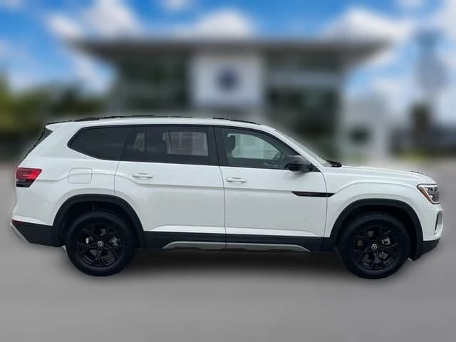 Volkswagen Atlas 2.0T Peak Edition 4MOTION 2026 — side view
